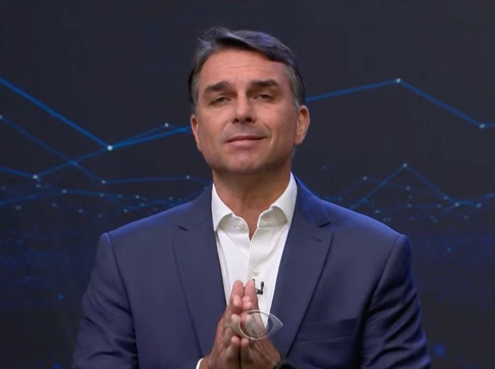 Flávio faz mea-culpa sobre pandemia: "era uma coisa nova"