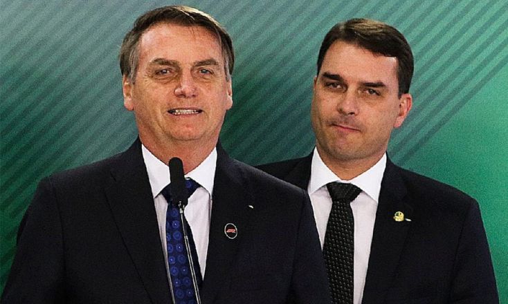 Jair e Flávio Bolsonaro | Valter Campanato/Agência Brasil