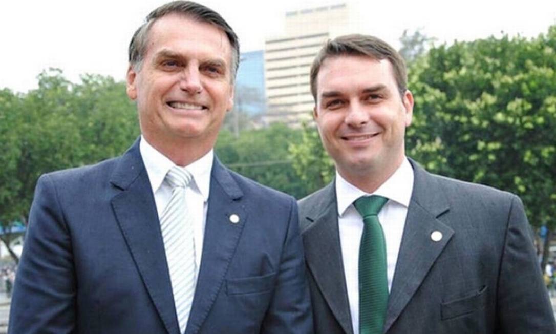 Bolsonaro e o filho, o senador Flávio | Divulgação/PSL