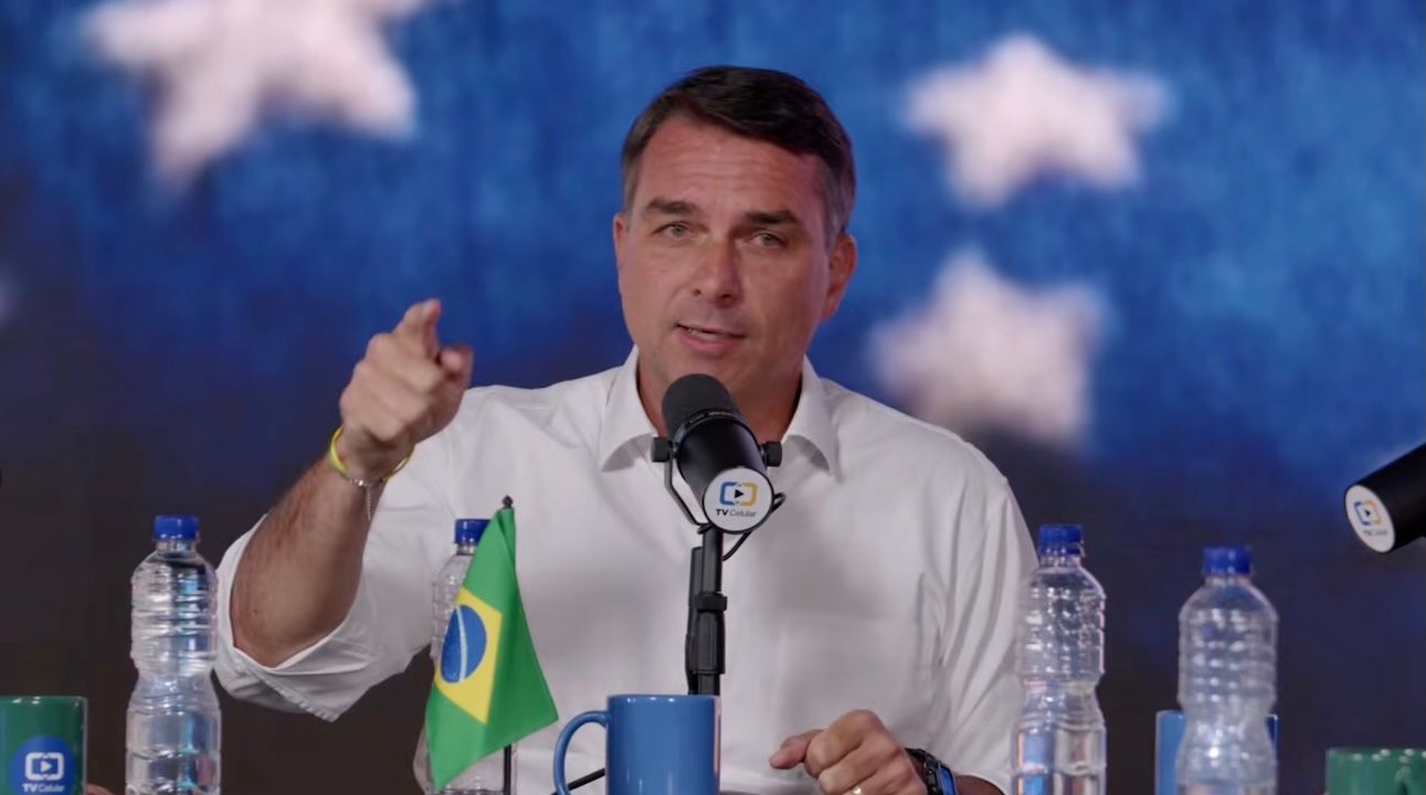 Imagem da notícia: Flávio quer fim do Jogo do Tigrinho e culpa Lula por dívidas Imagem da notícia: Flávio quer fim do Jogo do Tigrinho e culpa Lula por dívidas