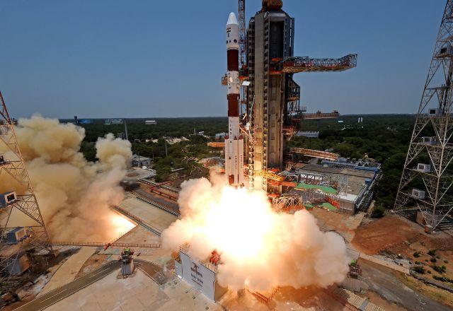 foguete da india lança sonda para o sol