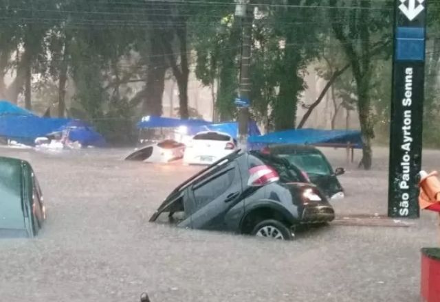 Algumas horas após temporal, mais de 120 mil imóveis ainda estão sem luz em São Paulo | Foto: Reprodução/Redes Sociais