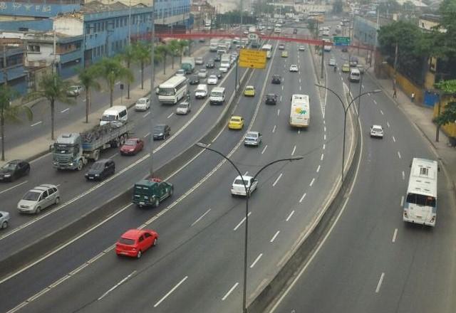 Veículos transitam no Brasil em meio a agressões verbais | Divulgação