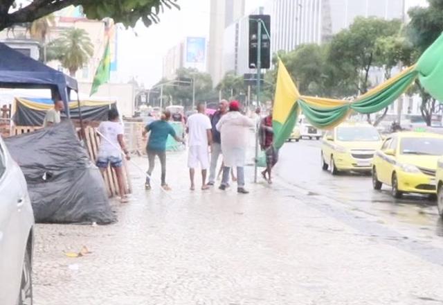 fotógrafo sendo agredido por bolsonaristas