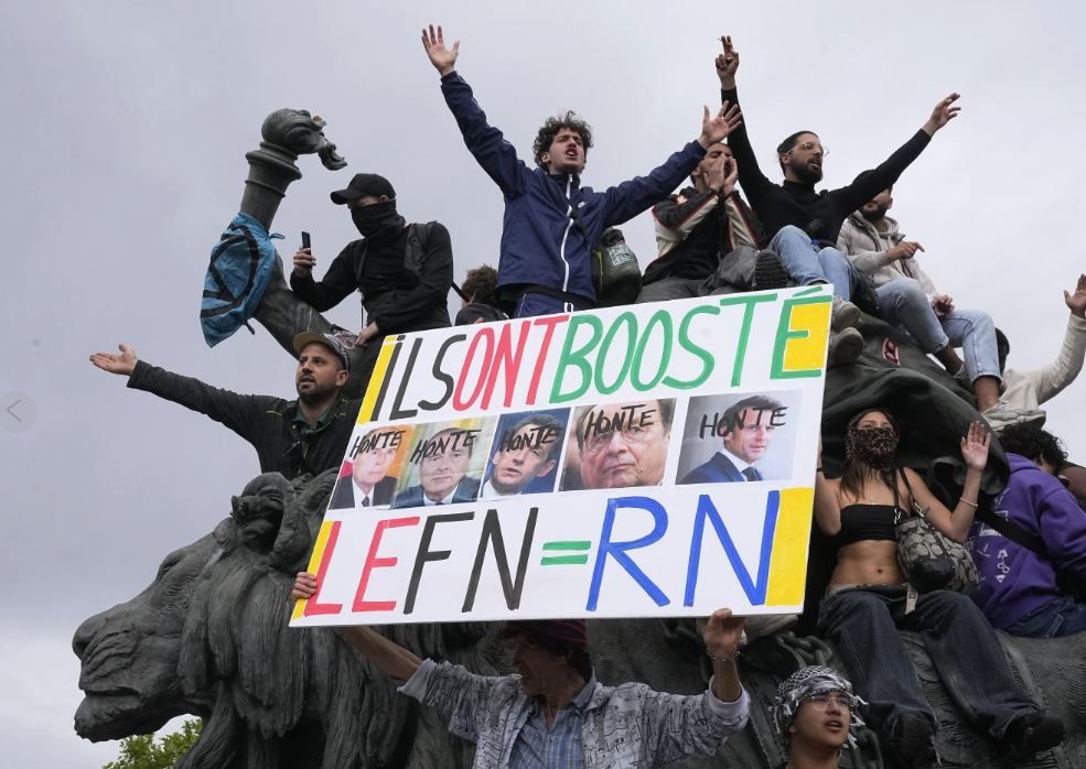 Franceses protestam após Macron dissolver parlamento e antecipar eleição no país | AP Photo/Michel Euler