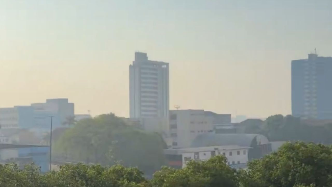 Manaus amanhece encoberta por fumaça após incêndio
