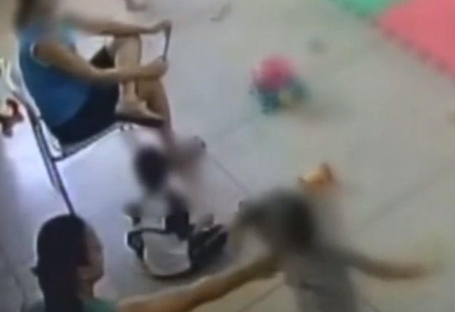 Professora é indiciada por maus-tratos após empurrar menino de 3 anos no chão em creche de SP