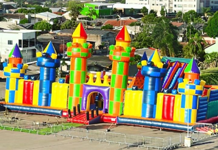 Procura-se o maior castelo inflável da América Latina