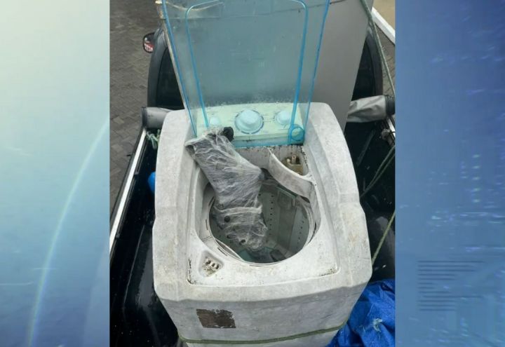 Fuzil é encontrado escondido dentro de máquina de lavar roupas 