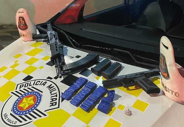 Passageira é presa com fuzil e munições em ônibus com destino a SP Passageira é presa com fuzil e munições em ônibus com destino a SP