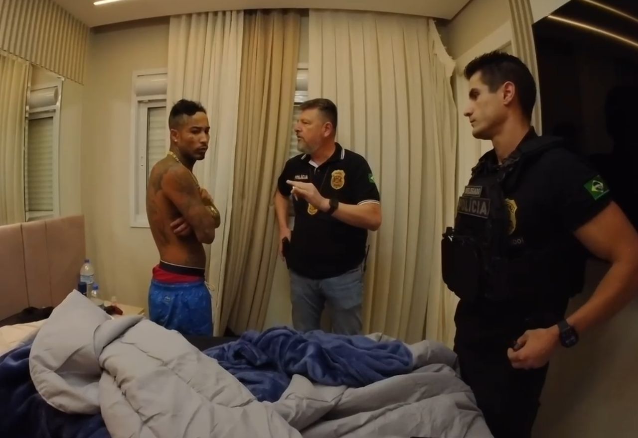 Polícia cumpre mandado de busca e apreensão em apartamento do influenciador Gato Preto | Reprodução