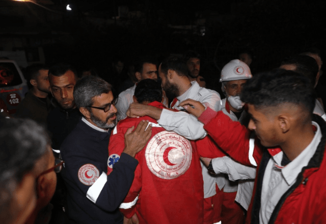 Resgate dos corpos em Rafah, na Faixa de Gaza | Reprodução/Crescente Vermelho Palestino