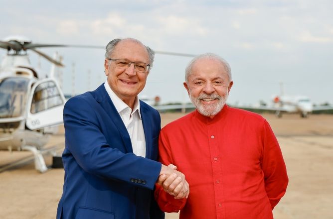 O vice-presidente Geraldo Alckmin (à esquerda) e o presidente Lula (à direita) | Ricardo Stuckert/PR