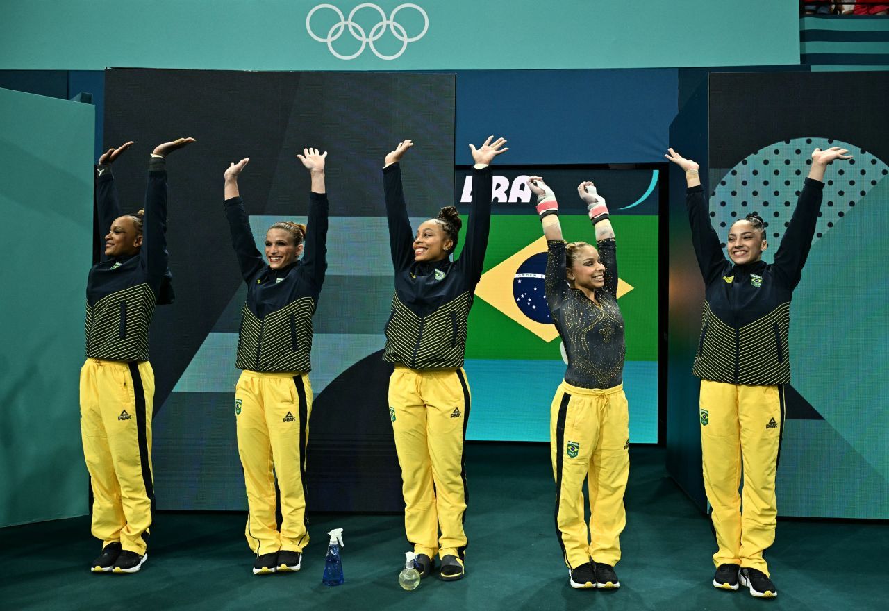 Rebeca, Jade, Lorrane, Flávia e Julia, medalhistas de bronze na Olimpíada de Paris | Divulgação/Time Brasil