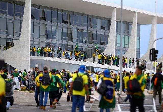 golpsitas invadem sedes dos tres poderes