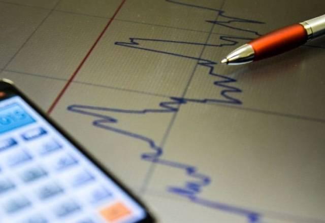 Boletim Focus prevê mais inflação e menos crescimento do PIB
