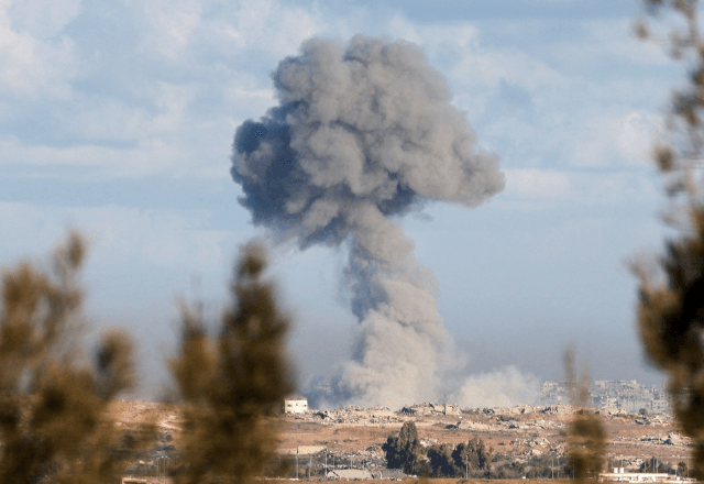 Explosão na Faixa de Gaza: guerra completou dois anos em 7 de outubro | Reuters/Ronen Zvulun