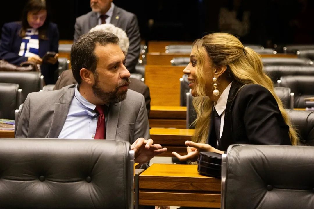 Erika Hilton e Boulos lideram ato em SP para "virar o jogo"