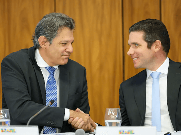 O ministro da Fazenda, Fernando Haddad, e o presidente da Câmara, Hugo Motta | Fabio Rodrigues-Pozzebom/ Agência Brasil)