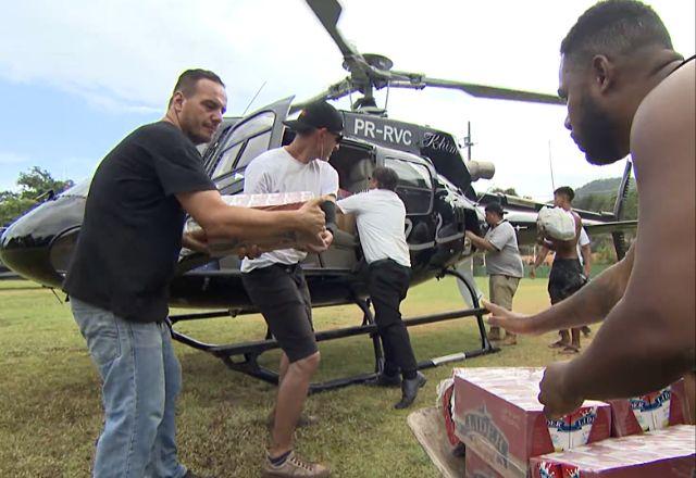 helicóptero com doações