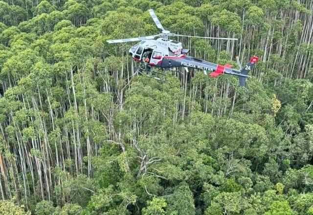Helicóptero da PM durante o resgate em Paraibuna (SP) | Reprodução/PMSP