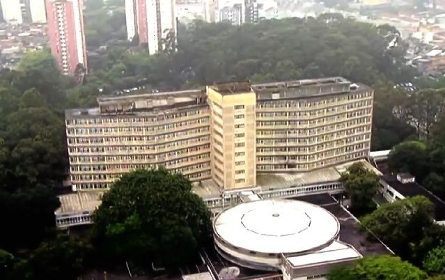Ministério Público vai investigar médicos que batem o ponto e não trabalham após denúncia do SBT