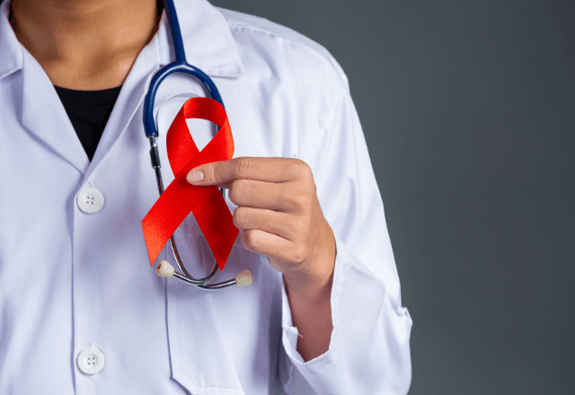 Redução de mortes por HIV é resultado dos avanços em prevenção, diagnóstico e terapias gratuitas. | Freepik