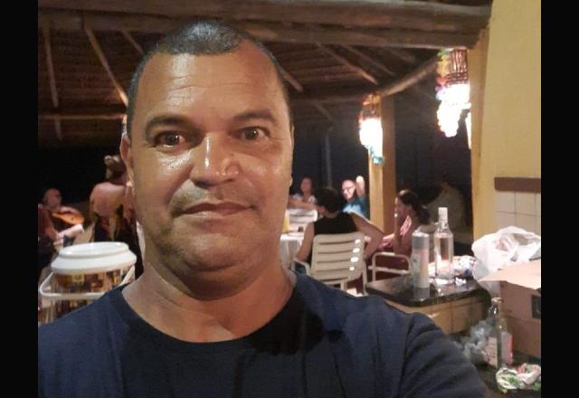 homem fica perdido em ilha por cinco dias