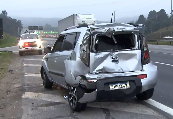 Homem morre atropelado ao fugir da polícia na rodovia dos Bandeirantes, em Caieiras (SP) 