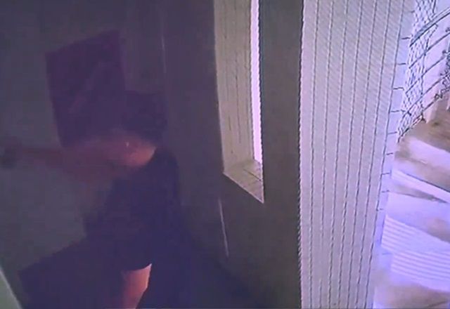 Homem morre eletrocutado ao abrir porta de elevador 