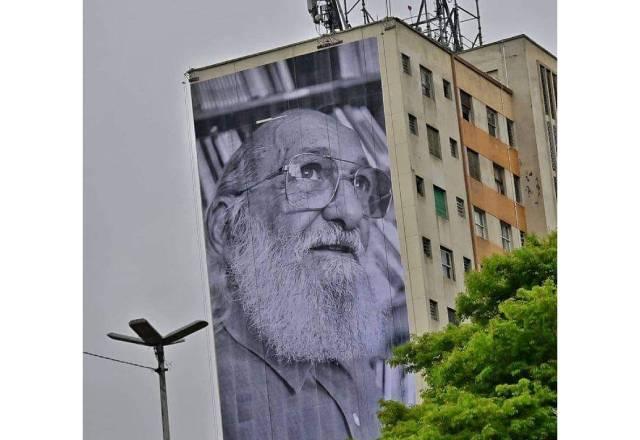 homenagem Paulo Freire em Barra Funda