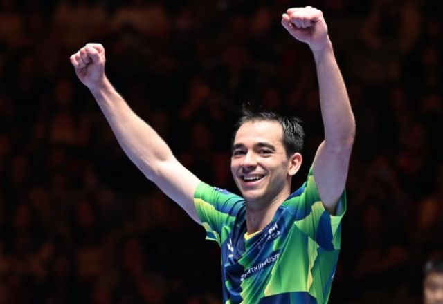 Hugo Calderano é campeão da Copa do Mundo de tênis de mesa, título inédito do Brasil | Foto: Reprodução/ International Table Tennis Federation
