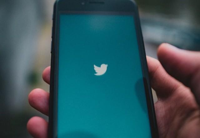 iPhone usando Twitter