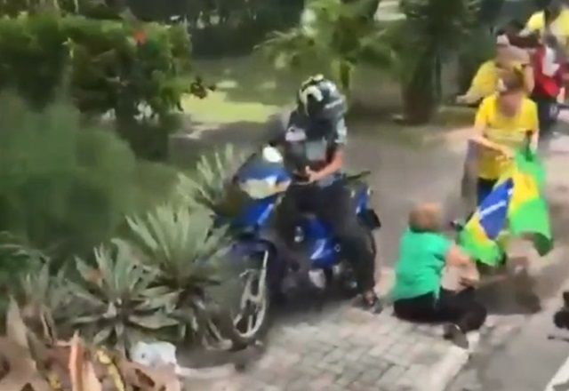 Idosa é atropelada durante carreata de Jair Bolsonaro
