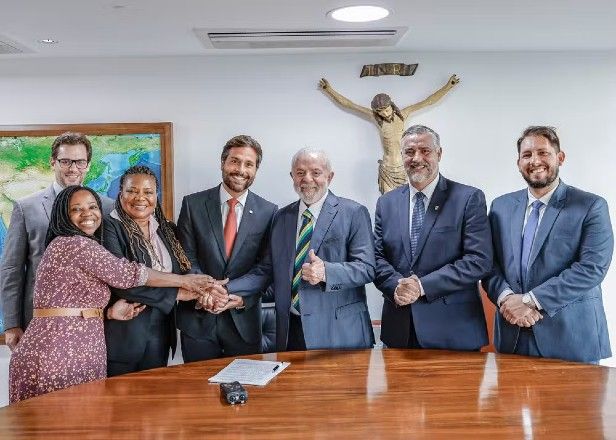 Lula sanciona leis que criam cotas para produções nacionais na TV e no cinema