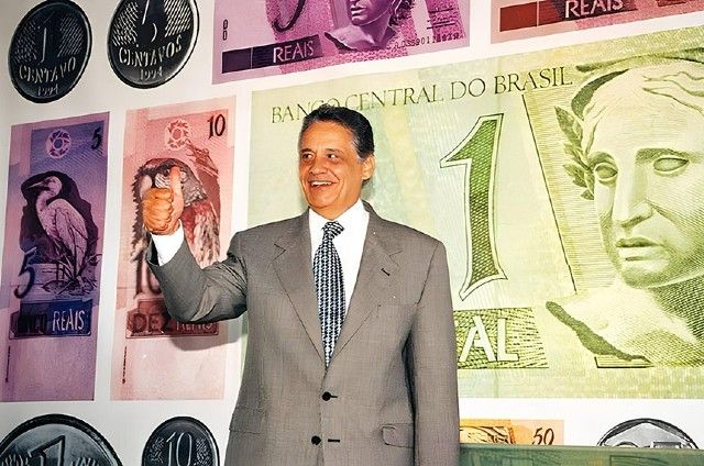 Plano Real trouxe investimentos e foi pré-requisito para privatizações no Brasil Plano Real trouxe investimentos e foi pré-requisito para privatizações no Brasil