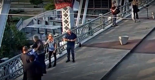 Bon Jovi convence mulher a não pular de ponte nos Estados Unidos