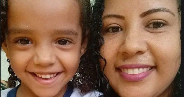 Motorista atropela mãe e filha após ultrapassar sinal vermelho no ES
