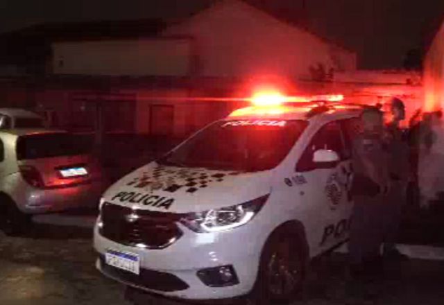 Criminosos assaltam casa de colecionador e levam R$ 185 mil em armamento
