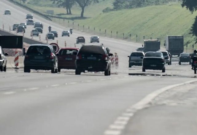 Acidente entre caminhão e van deixa sete feridos em SP