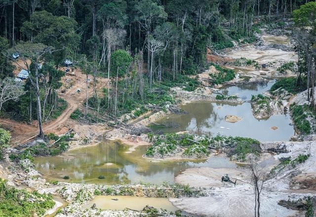 imagem aérea de garimpo ilegal