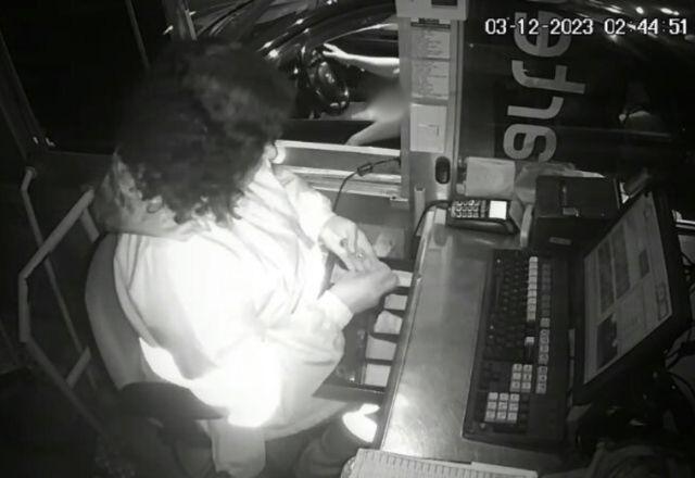 imagem de camera de segurança de dentro da cabine flagrou o momento