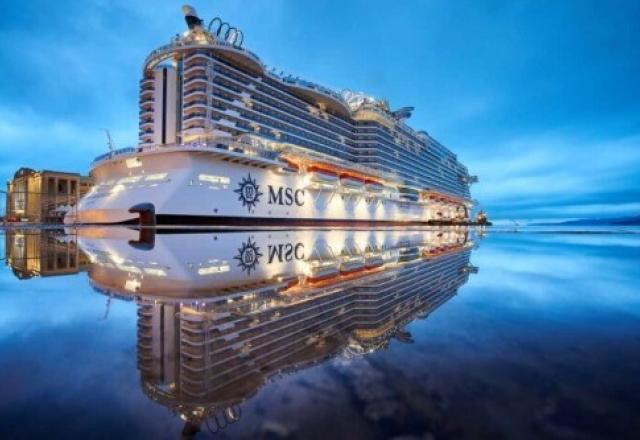 imagem de um Navio de passageiros no mar