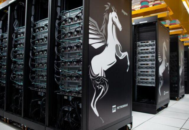 imagem do servidor pegaso na petrobras. é o supercomputador mais poderoso da america latina