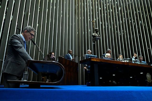 Senado aprova projeto de lei que reajusta salário de servidores públicos