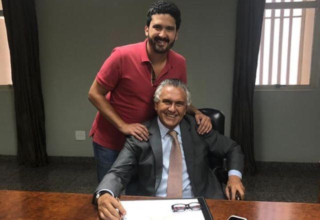 imagem mostra caiado filho e caiado pai