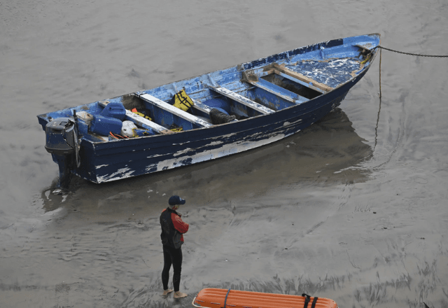 Barco que supostamente levava imigrantes naufraga na costa da Califórnia | Foto: Denis Poroy/AP