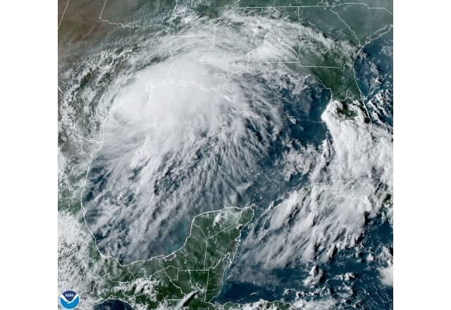 imagens furacão Nicholas - NOAA