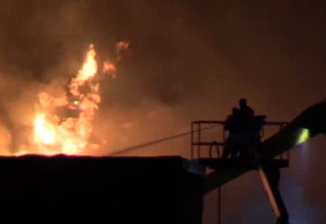 Incêndio em empresa de reciclagem em Guarulhos segue sem controle após 24 horas | Foto: Reprodução
