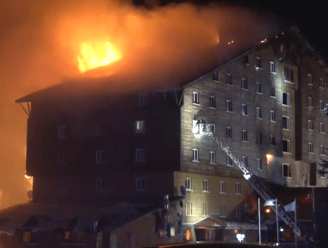 Incêndio começou durante a madrugada no restaurante do hotel Grand Kartal, em Ancara, na Turquia | Foto: Reprodução